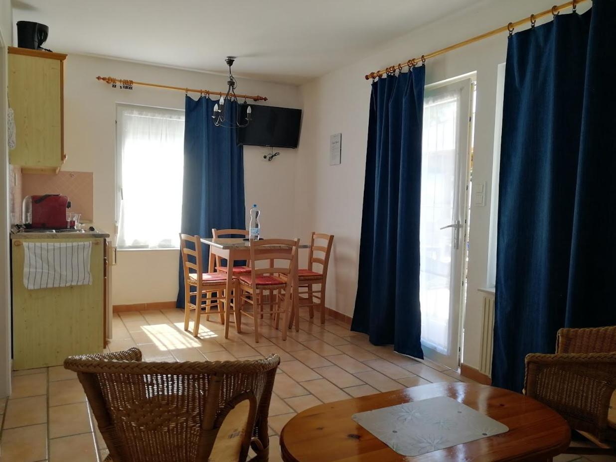 Feszek Apartmanhaz Vonyarcvashegy Eksteriør bilde