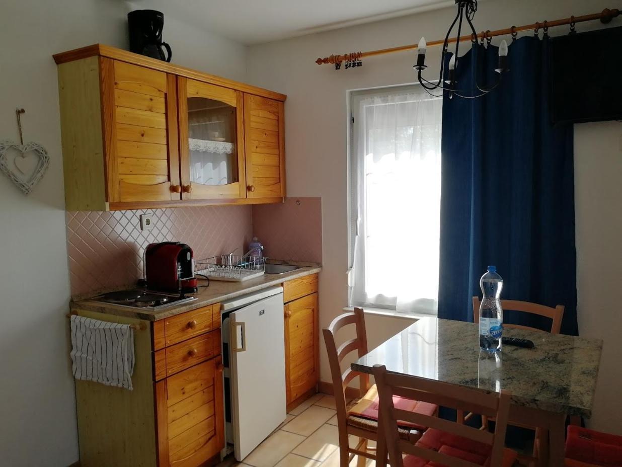 Feszek Apartmanhaz Vonyarcvashegy Eksteriør bilde