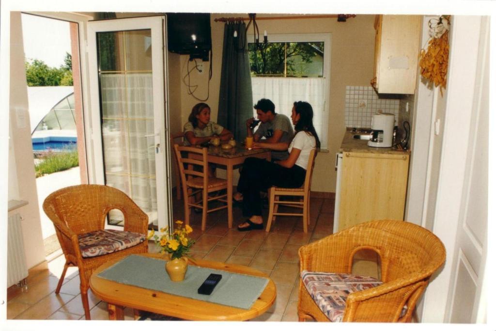 Feszek Apartmanhaz Vonyarcvashegy Eksteriør bilde