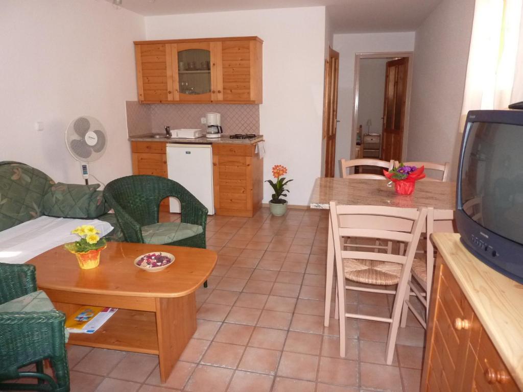 Feszek Apartmanhaz Vonyarcvashegy Eksteriør bilde